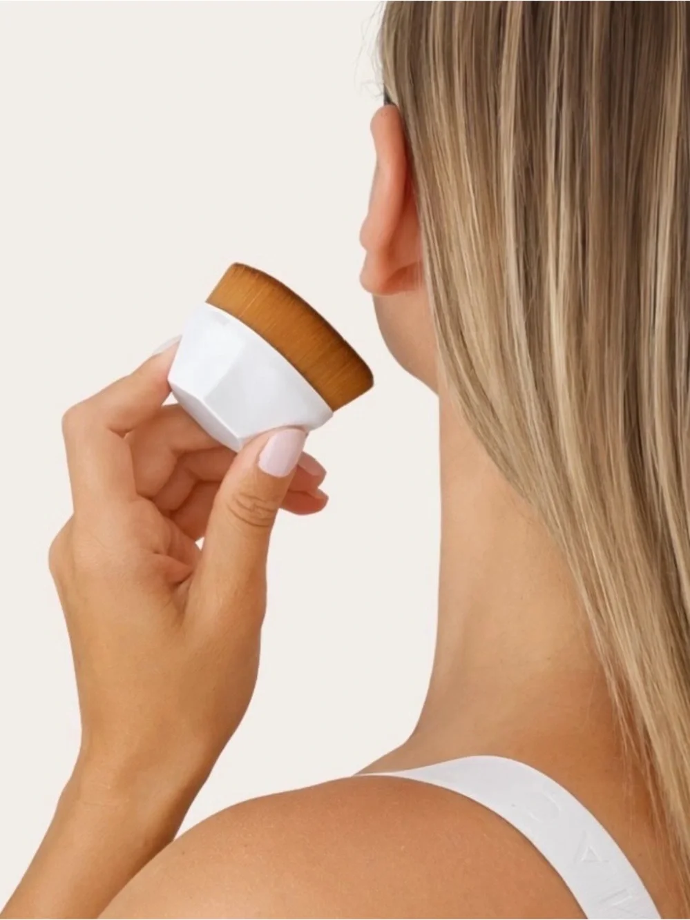 High Density Kabuki Foundation Brush w/ Protective Case: Flawless Application